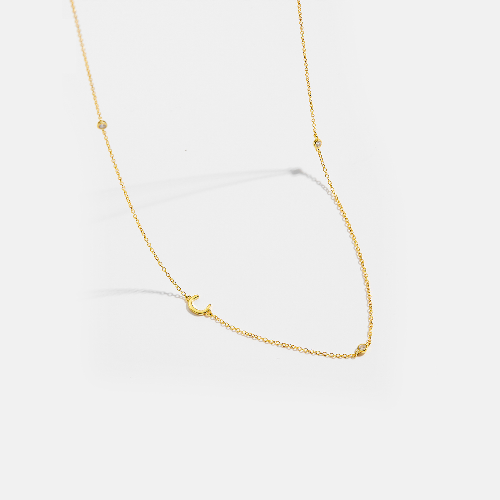 Collar con el alfabeto inglés de 26 letras para mujer, plata de ley S925, cadena de clavícula elegante y brillante, joyería nueva y popular en stock, venta al por mayor