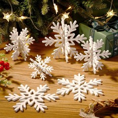 クリスマスの雪の置物のデスクトップのアイデア3dは雪の木片のパーティーのカラーの雪のクリスマスツリーの装飾品をつなぎ合わせます。