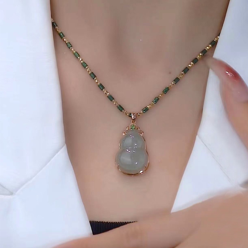 새로운 옥 펜던트 상감 녹색 옥 조롱박 목걸이 여성 기질 옥 펜던트 생일 선물 펜던트 액세서리