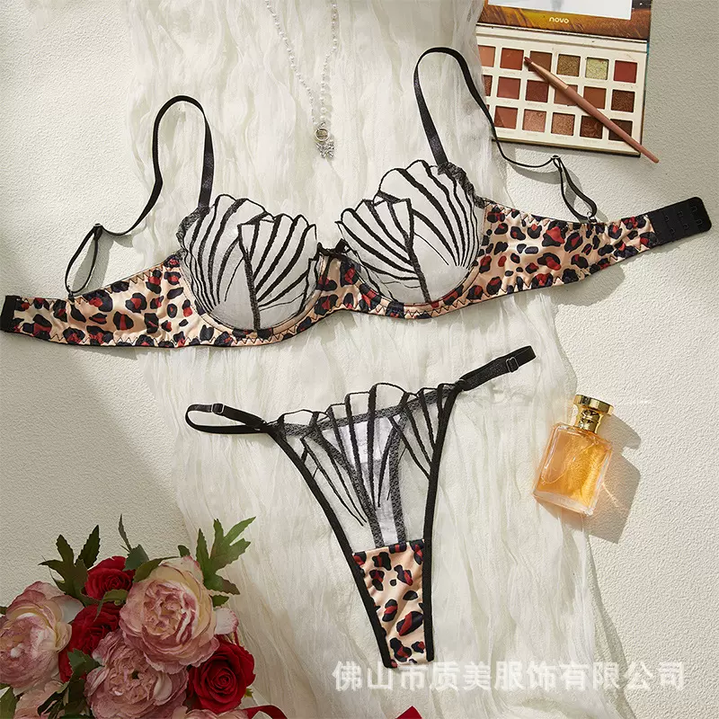 欧美情趣内衣2025新款性感蕾丝三点式制服诱惑情侣免脱战袍25201