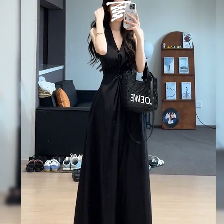 New Amazon European and American Style Light Luxury Black Halter Neck Dress Summer 2026 New Model Extra-Long Dress