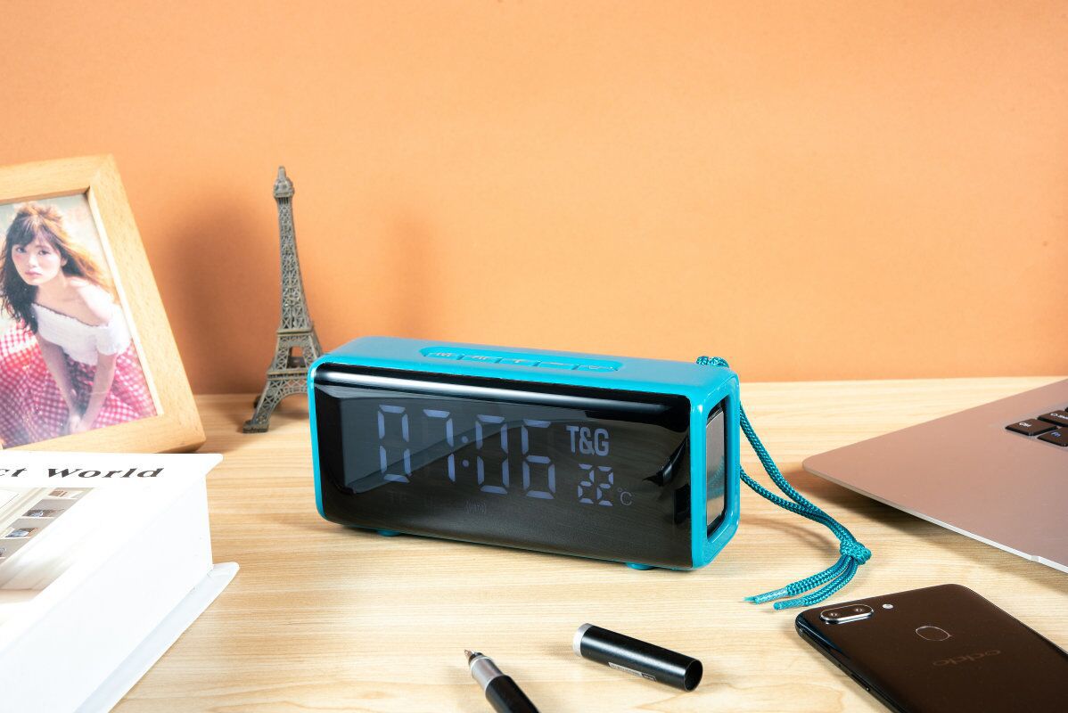 TG174 soporte reloj despertador al aire libre subwoofer impermeable doble diafragma tarjeta portátil de conexión USB llamada Bluetooth audio