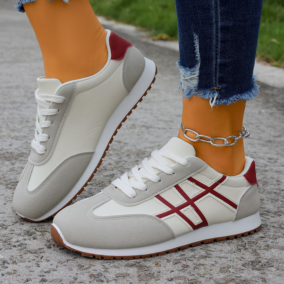 Zapatos de entrenamiento de base plana para mujeres 2025, primavera y otoño, zapatos de skate de comercio exterior de tamaño grande, zapatos casuales de moda, zapatos blancos para mujeres
