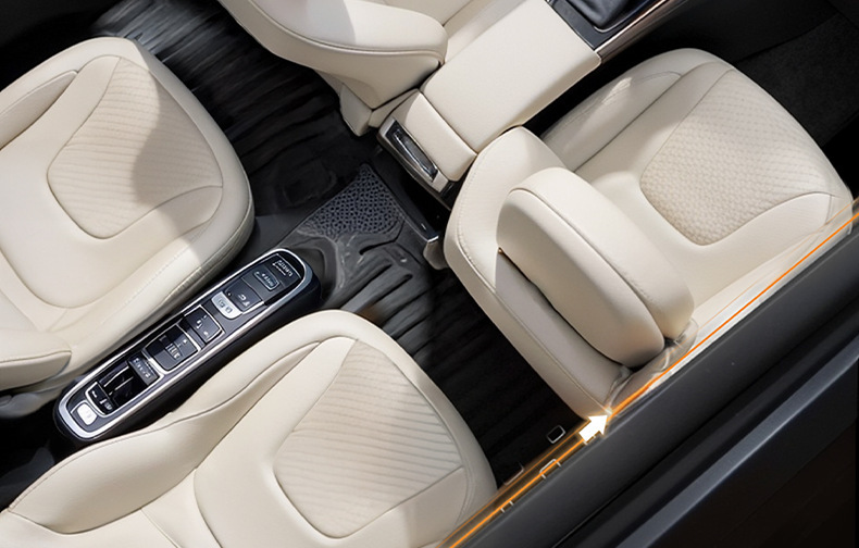 Car-Mounted Aromatherapy Essential Oil, Car Perfume, Fragrance Ornament, Long-Lasting Light Fragrance, High-End Aroma Decoration, Deodorizing Freshener