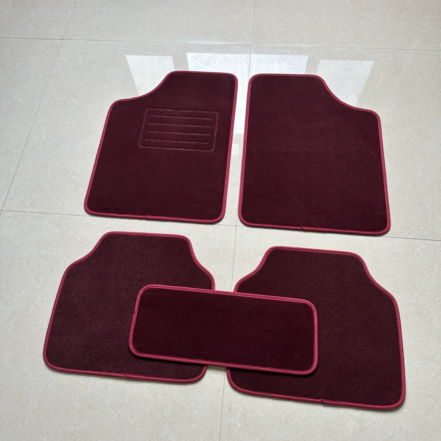 Suitable for car floor mats, suede anti-slip mats, one-piece floor mats, carpet protection mats, velvet mats, easy-to-clean waterproof mats