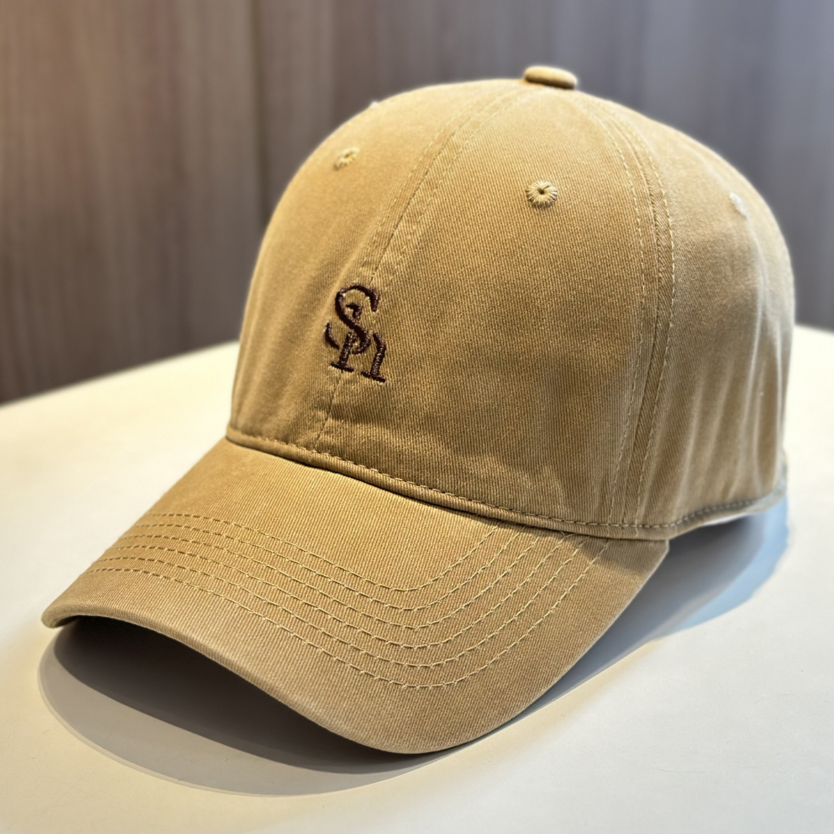 Nuevo estilo americano primavera y otoño estilo casual letras de moda gorra de lengua de pato para mujeres coreanas gorra de béisbol suave para hombres con bordes anchos mostrando cara pequeña