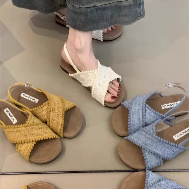 Оптовые товары отправлены: белые, синие, желтые сандалии без носка с одной линией пряжки, заказанные из Вэньчжоу, Чжэцзян.