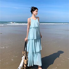 法式温柔风挂脖蛋糕裙泰国海边度假沙滩裙云南大理旅游拍照仙女裙