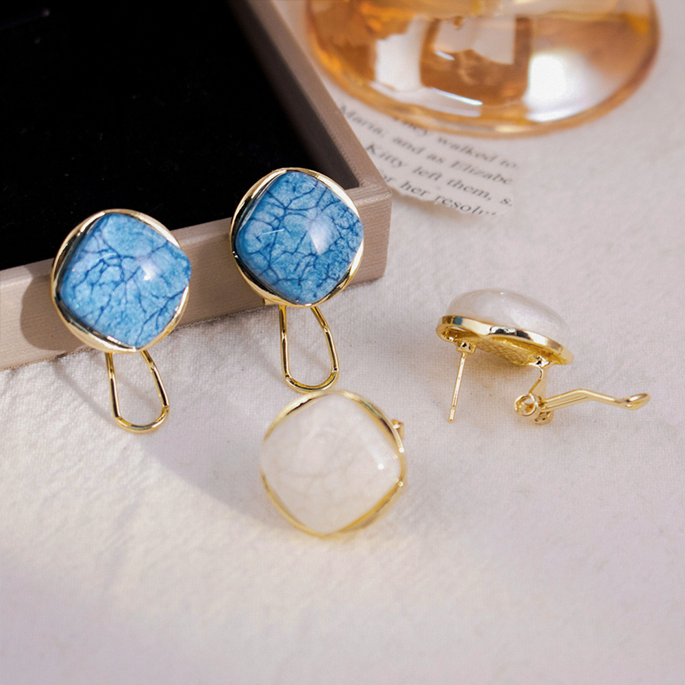 Pendientes cuadrados geométricos de textura retro francesa Pendientes de temperamento frío simples y versátiles Pendientes de diseño de nicho mujeres