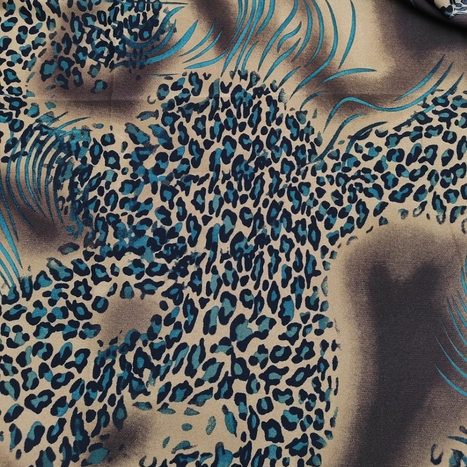 2025新复古豹纹印花面料服装连衣裙裤子不透雪纺野性印花布料批发