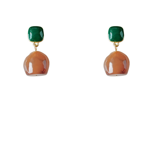 Retro Maillard coffee-colored earrings for women with artistic temperament, acrylic smudged earrings, niche high-end white earrings