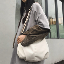 斜挎包女2025新款轻便简约单肩包男大学生慵懒休闲包百搭上课背包