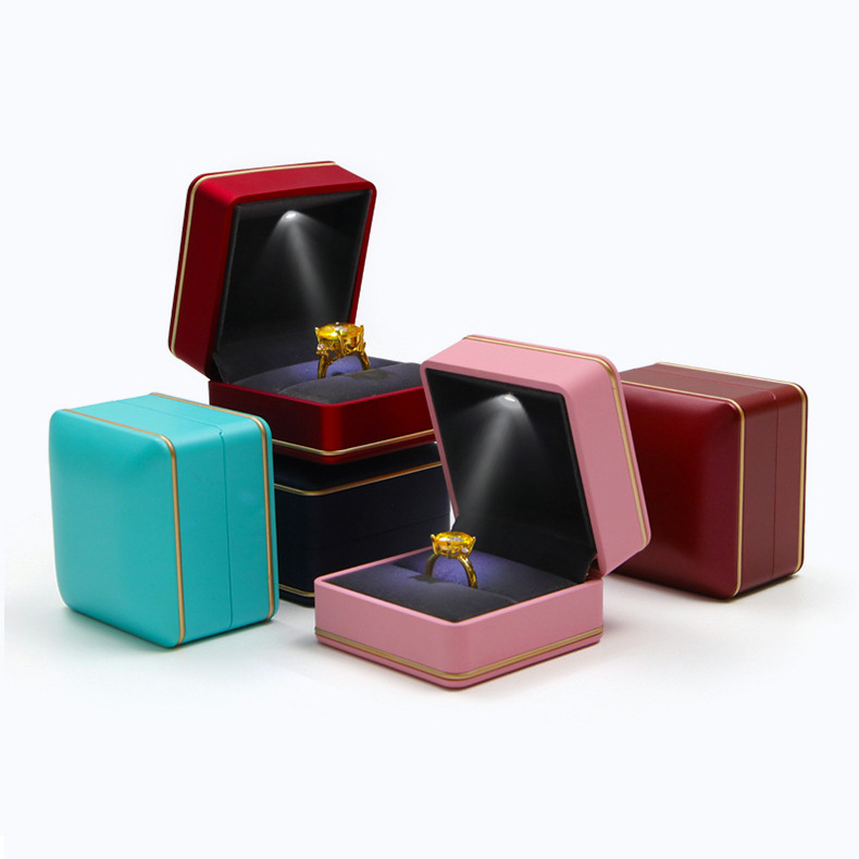 芬芬包装 厂家直供首饰盒饰品包装盒戒指盒吊坠项链盒带LED灯批发