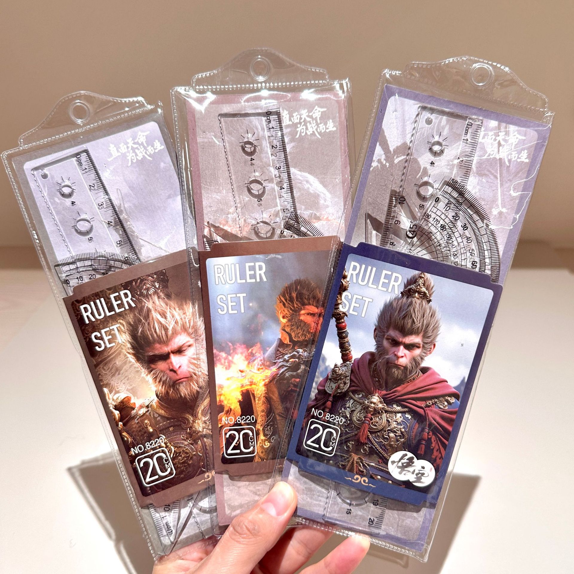 8220 mitos negros Goku regla de cuatro piezas juegos de dibujos animados alrededor de los estudiantes dibujar regla de regla de triángulo