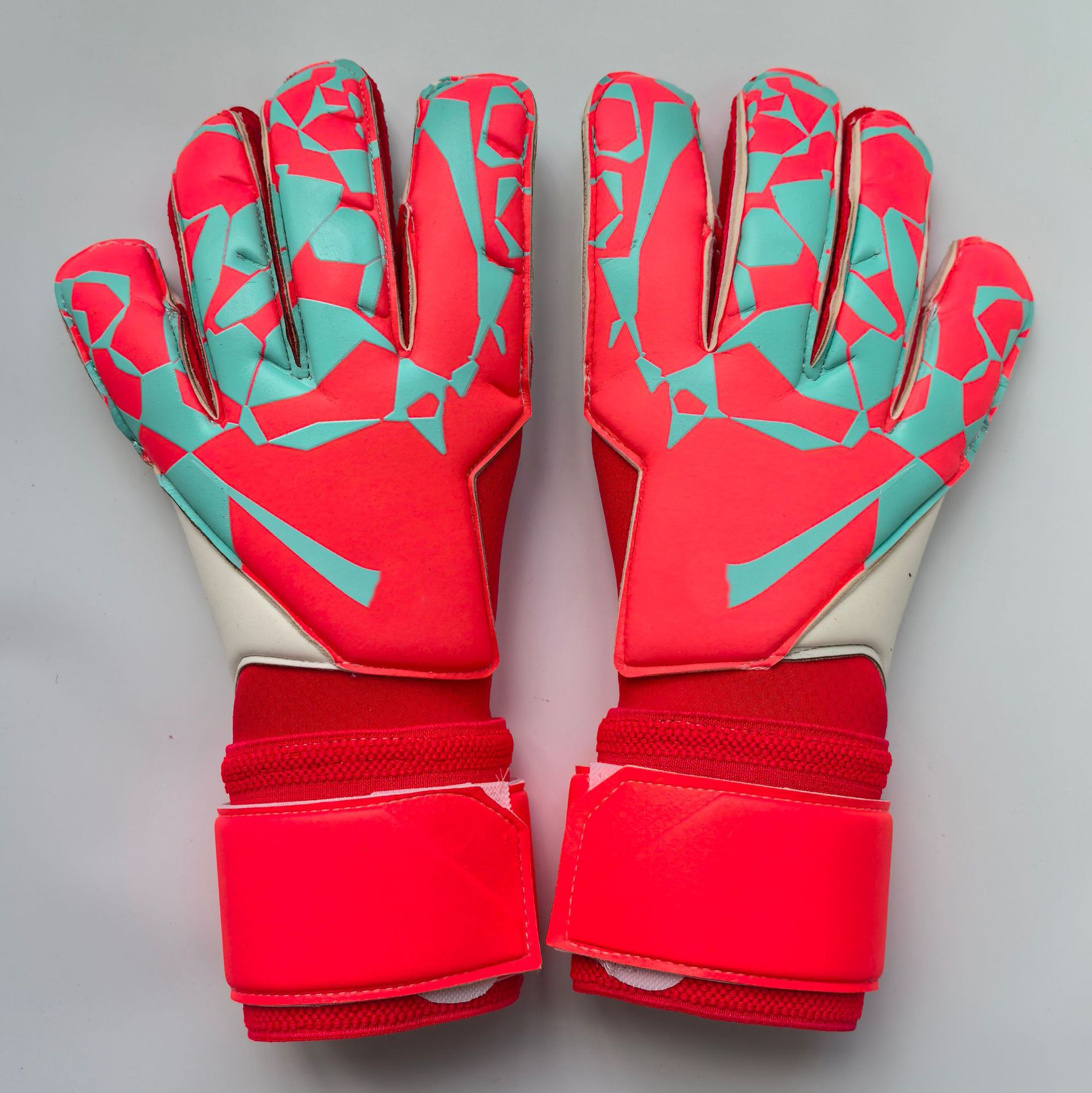 VG3 Soccer Goalkeeper Gloves Goalkeeper Gloves Adult Football Gloves Thickened 4mm Latex Without Finger Guard