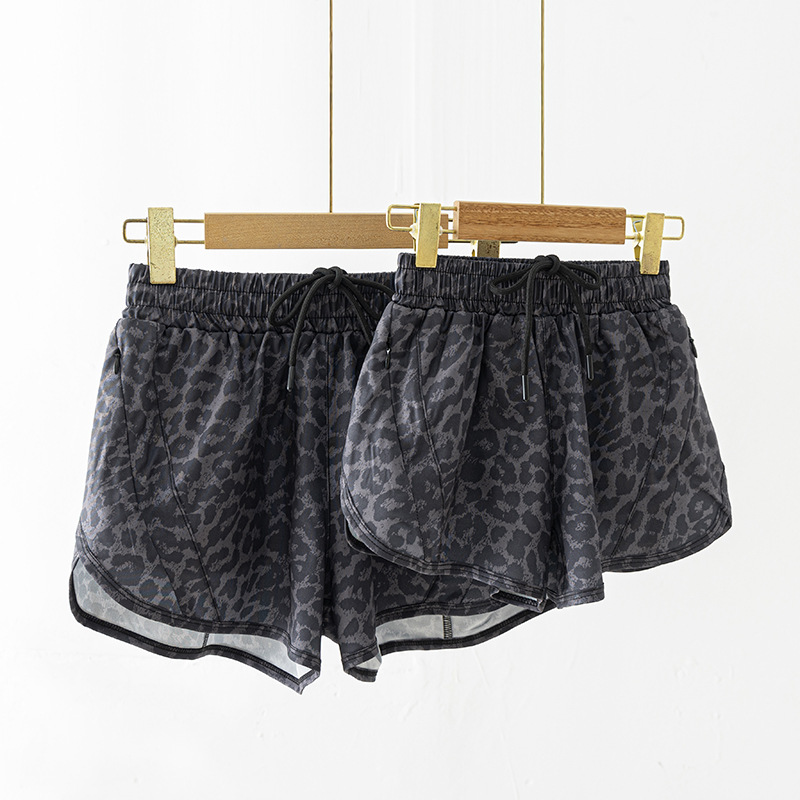 다크 그레이 레드 레오파드 프린트