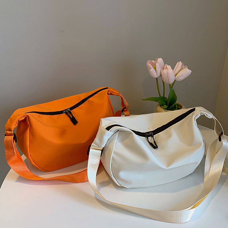 Borsa a tracolla in nylon da donna nel 2024, nuova borsa sottobraccio leggera e alla moda, borsa a spalla singola in tela_voghion.com