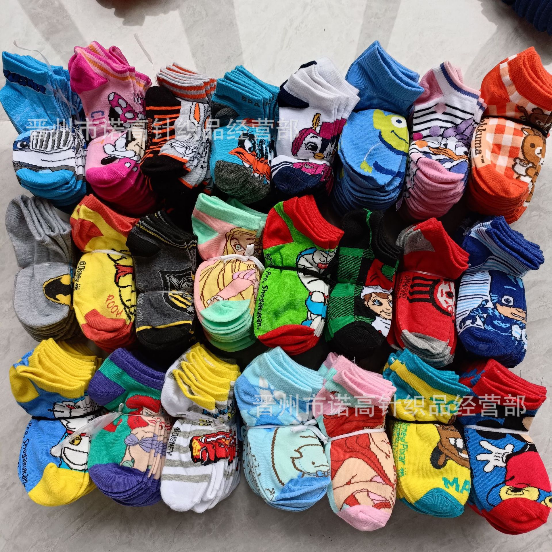 Calcetines al por mayor de los niños calcetines de paraíso de los niños baratos cuatro estaciones calcetines de barco comercio exterior exportación patrón de dibujos animados pequeño regalo