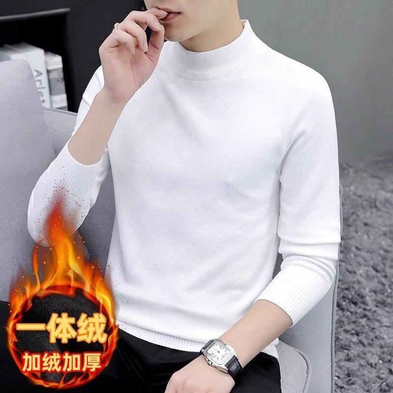 흰색 반 터틀넥과 벨벳 및 두꺼워짐