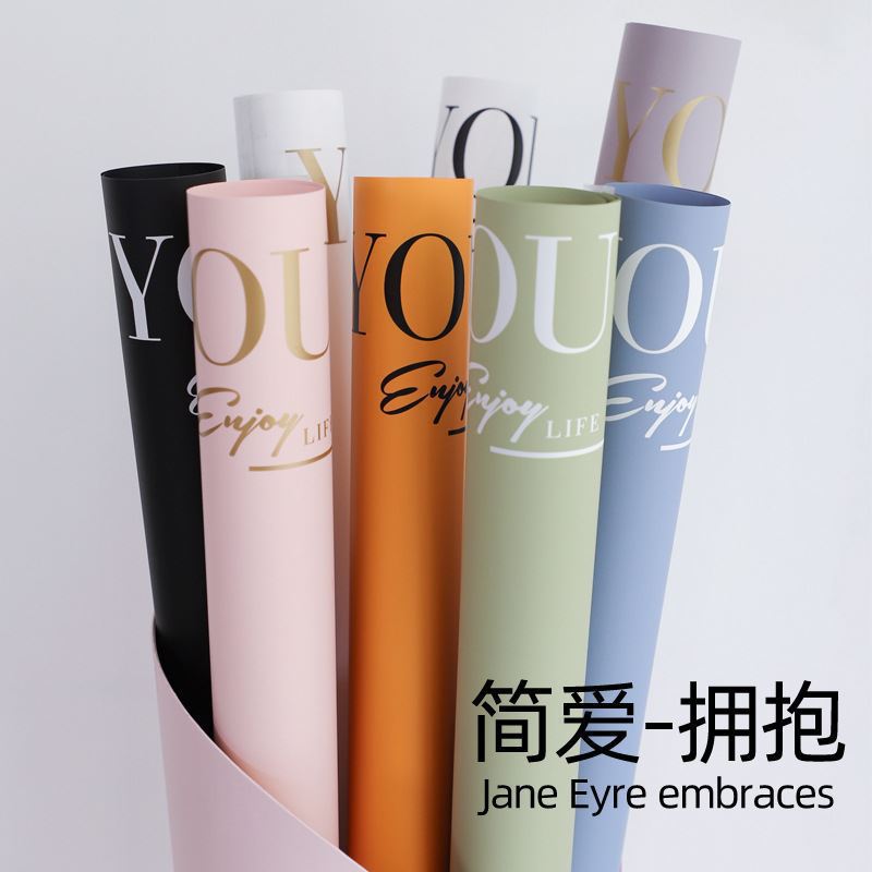 El nuevo papel de embalaje en inglés de Li Zhiran Jane Eyre abraza el papel de embalaje de flores para el día de San Valentín