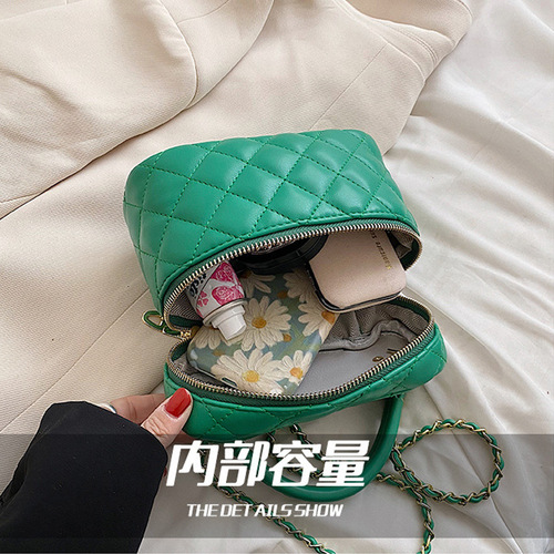 2024 New Water Bucket Bag with Herringbone Pattern, Large Capacity Street Fashion Handheld Makeup Bag, Single Shoulder or Crossbody with Small Chain, Women's Bag