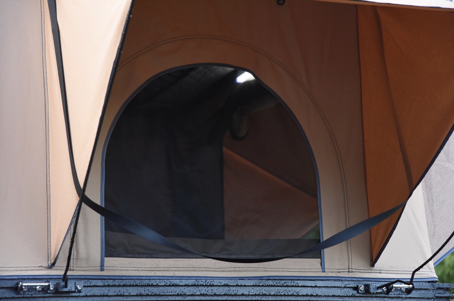 Outdoor Barbecue Adventure Aluminum Shell Helicopter Roof Tent Suv Car Mountain Camping Vehicle-Mounted Camping Tent