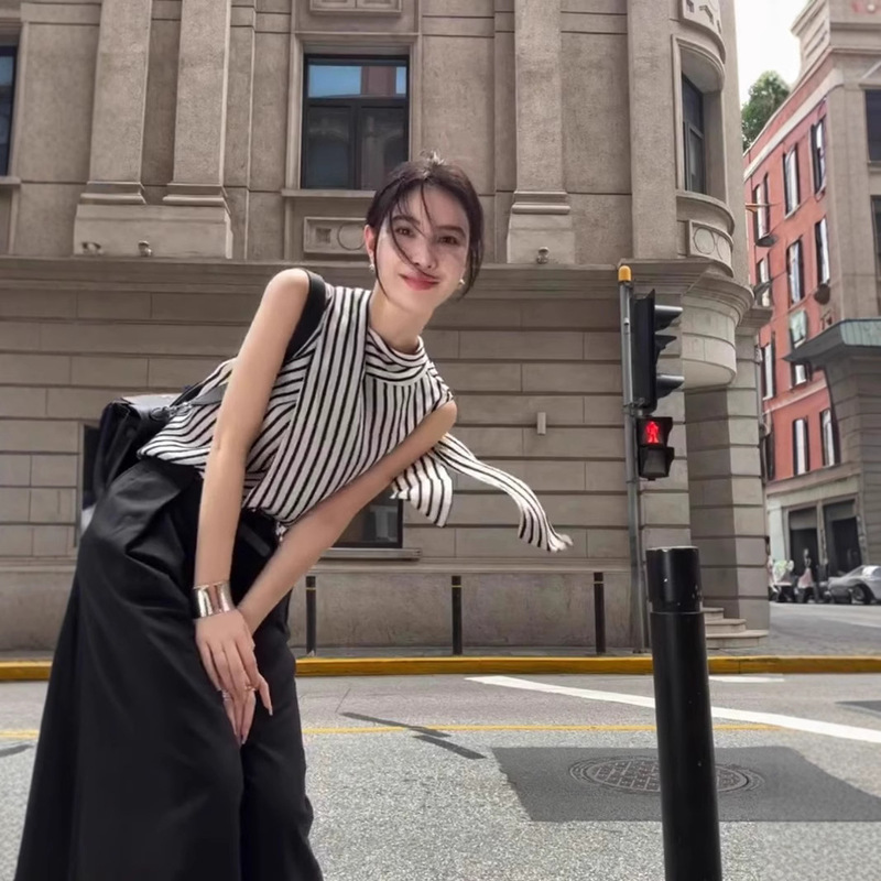 Design-Inspired Niche Sleeveless Halter Tie Striped Shirt for Women, New Summer Korean Style Sweet and Youthful Top