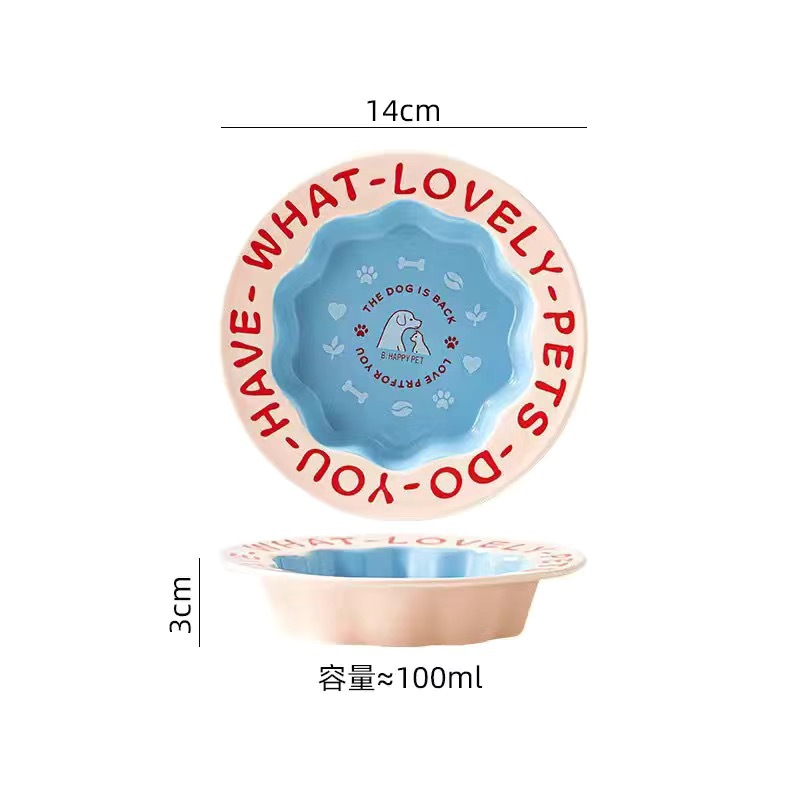 작은 레이스 핑크색 가장자리와 파란색 배경