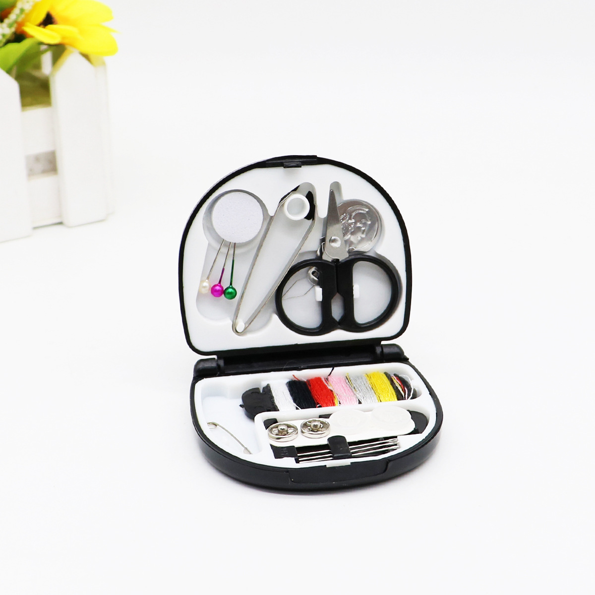 Creativo en forma de corazón portátil 8-pieza estudiante dormitorio hecho a mano multifunción costura mini aguja y cable caja de almacenamiento traje