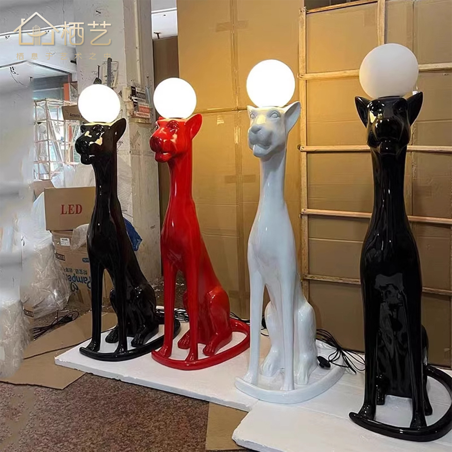 Welcome Guard at the Door, Fiberglass Creative Living Room Sofa, Decorative Art Ornaments, Animal Leopard Sculpture Floor Lamp