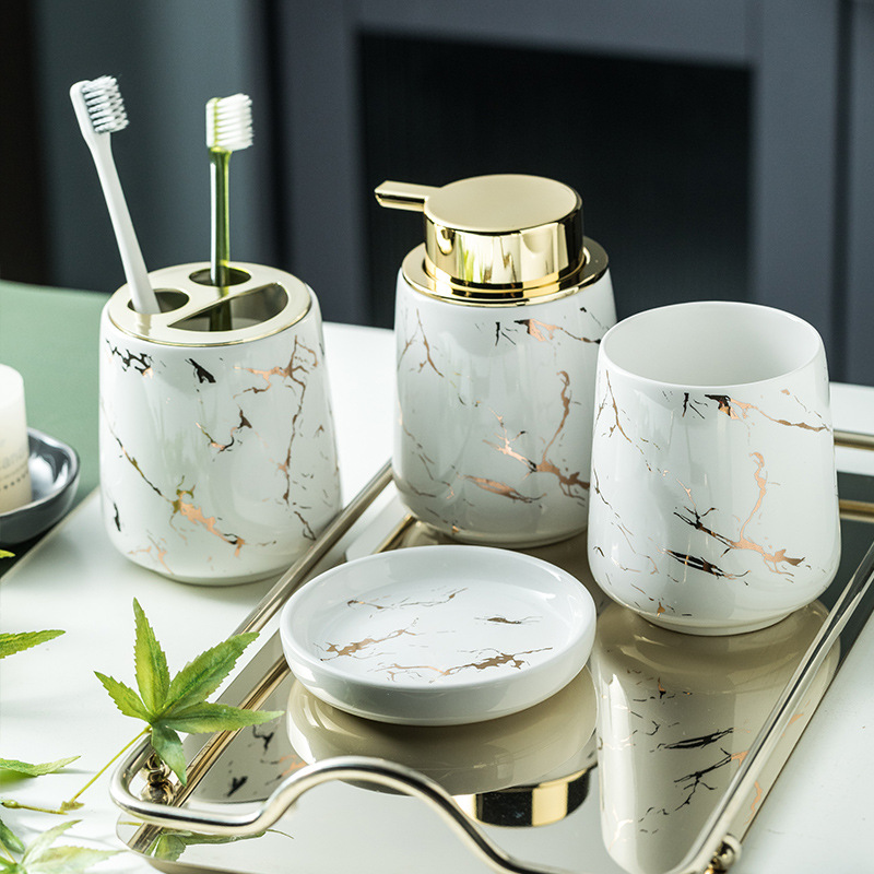 Luz de lujo de cerámica baño Baño traje de baño Hotel baño enjuague bucal taza cepillo de dientes taza decoración cuatro piezas traje