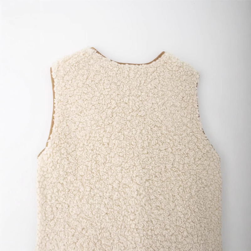 autumn fashionable vest sleevless with a round collar