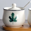 Single maple leaf