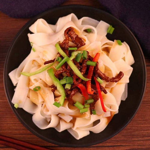 Jinsha River Noodles: High-Gluten Jade Belt Wide Noodles, Braised Noodle Dish, 1000g x 1 Pack – Perfect for Large Bowls, Cold Noodles, and Oil-Splashed Noodles