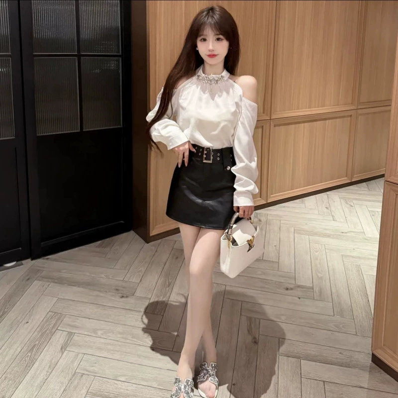 2024 ранняя осень, новинка, популярная рубашка с открытыми плечами и открытыми плечами для девочек, инкрустированная бриллиантами, + юбка из искусственной кожи с высокой талией, закрывающая бедра, комплект из двух предметов