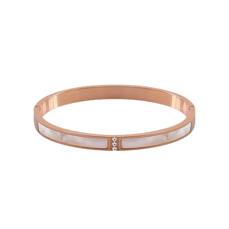 Nueva pulsera Yunyao de tres diamantes con nácar blanco en oro rosa y acero titanio, estilo de moda simple y versátil, accesorios europeos y americanos.