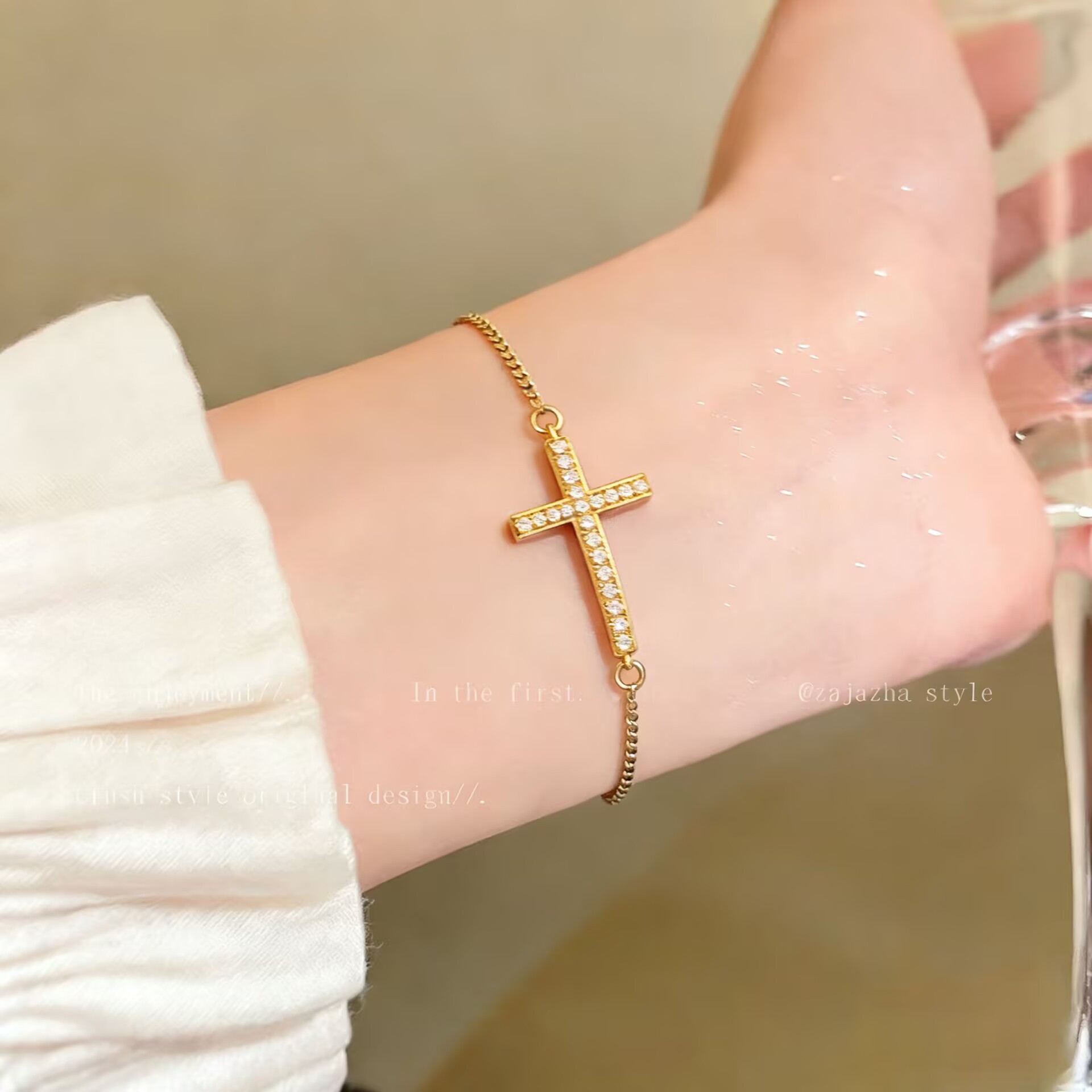 Minimalist Layered Bracelets Stackable Lightweight Jewelry_voghion.com