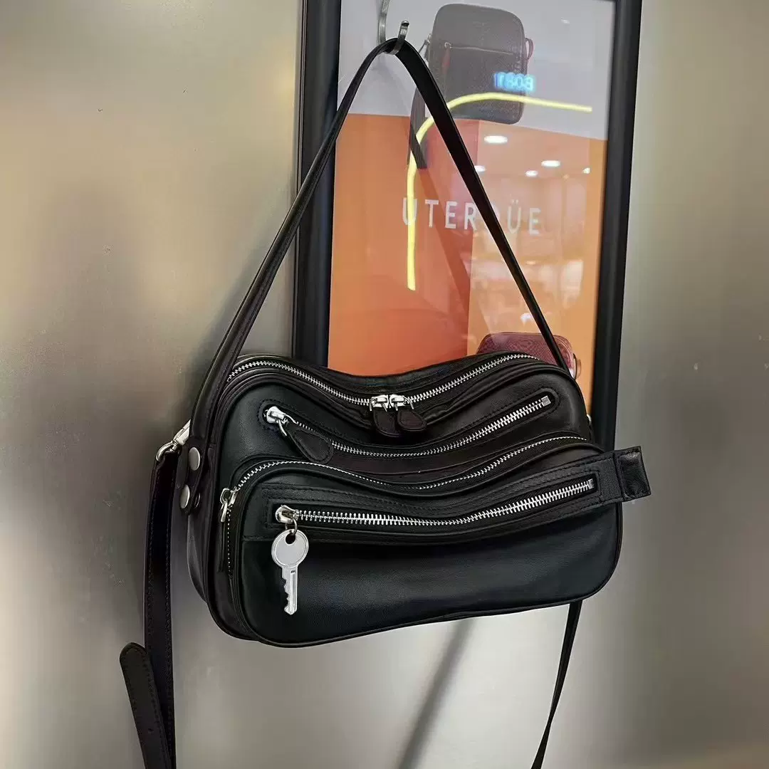 2025超火保龄球包包女士大容量高级质感斜挎通勤包休闲真皮小方包