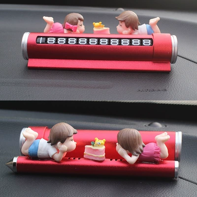 Celebre Car Moving Couple Decoration: Nömrəli dayanma kartı - lying-couple-cake-red-safety-hammer-aromatherapy-parking-sign