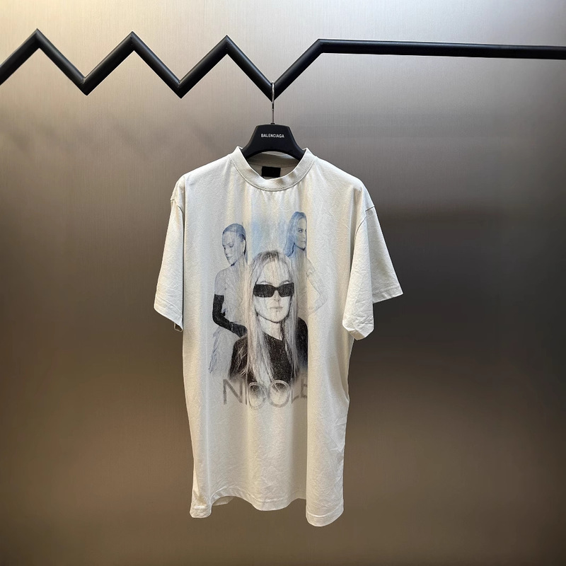 Correct version: 2025 Paris Balenciaga spring/summer new collection, letter-embroidered PRA men's T-shirt, FEND men's clothing Correct version: 2025 Paris Balenciaga spring/summer new collection, letter-embroidered PRA men's T-shirt, FEND men's clothing