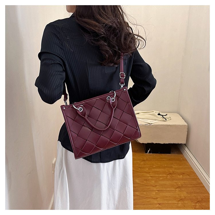Women's Medium Pu Leather Solid Color Streetwear Zipper Handbag display picture 3