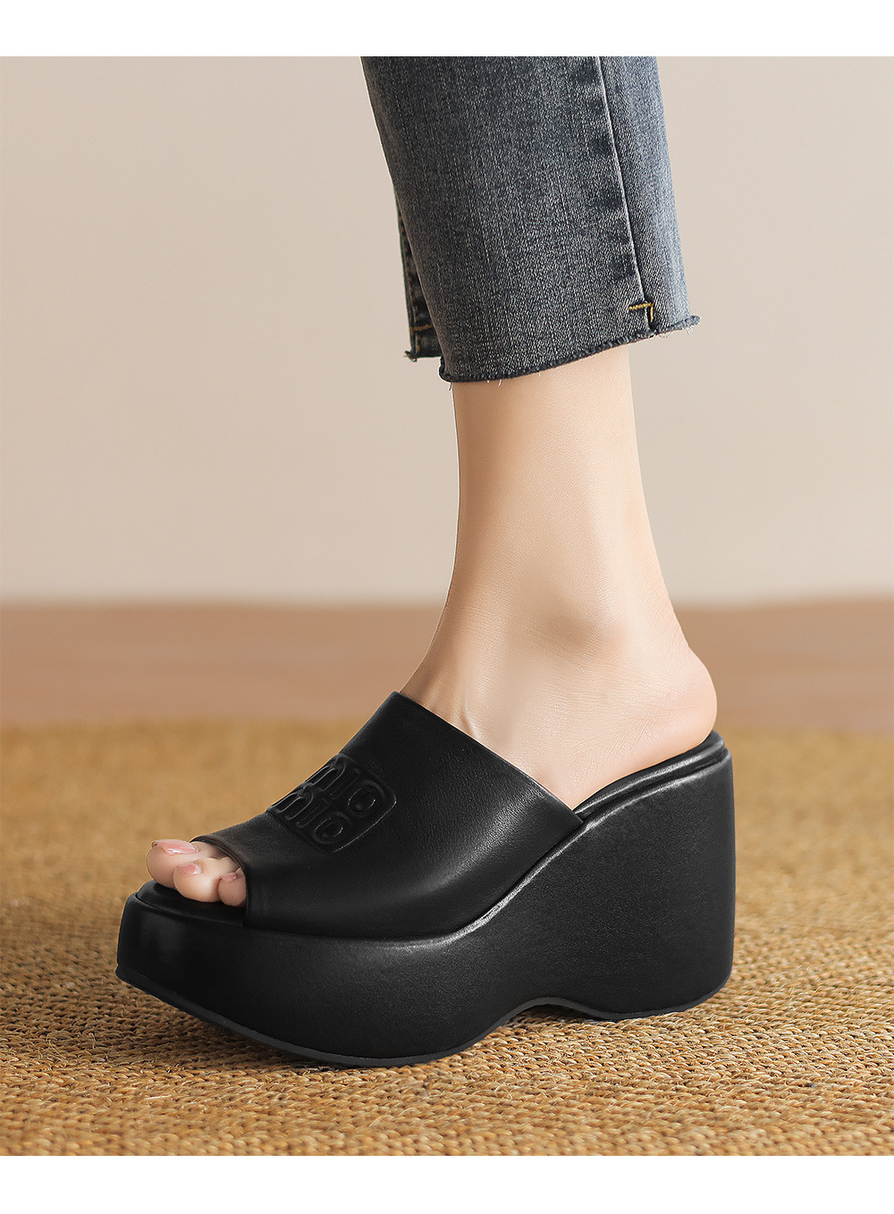 Dép sandal nữ xỏ ngón đế dày in chữ mùa hè da thật — màu be chi tiết 6