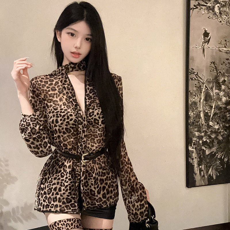 Pure Leopard Print V-neck Chiffon Shirt Women's Spring and Summer Thin Sexy Tight Waist Mid-length Chic Slim-fit Long-sleeved Shirt Pure Leopard Print V-neck Chiffon Shirt Women's Spring and Summer Thin Sexy Tight Waist Mid-length Chic Slim-fit Long-sleeved Shirt