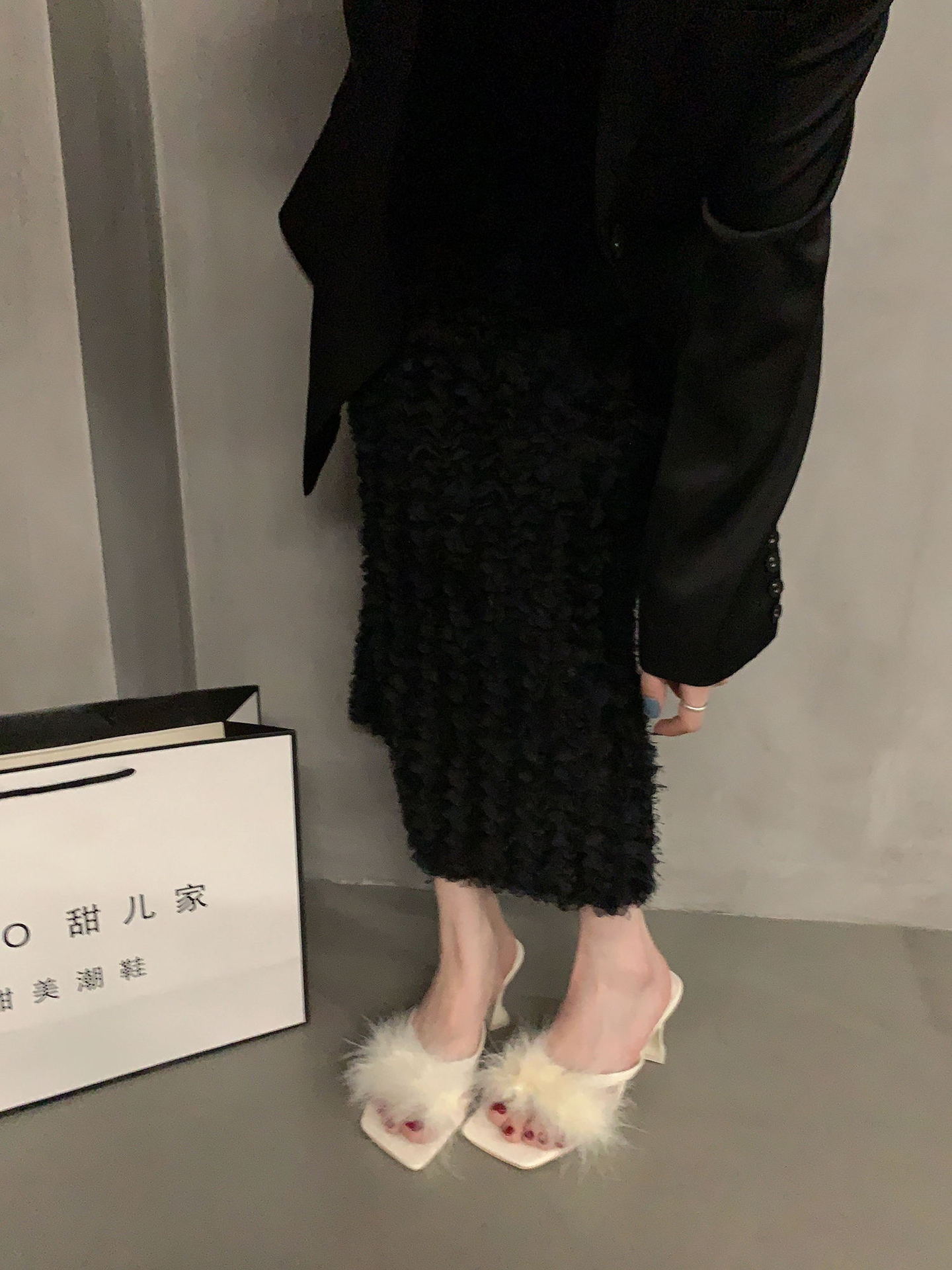امرأة ملابس الشارع اللون الصامد مربع اصبع القدم صنادل الموضة display picture 4
