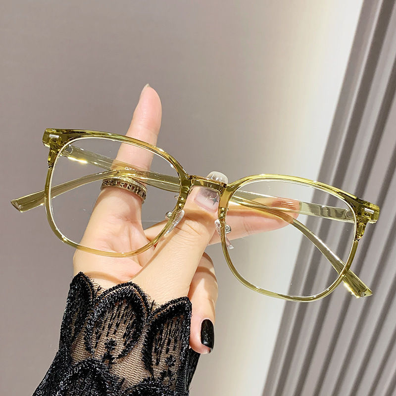 Gafas de lectura ultraligeras cuidadosamente seleccionadas, radiación de luz anti-azul, aspecto adelgazante simple de celebridades de Internet para hombres y elegantes gafas de lectura anti-luz azul para madres