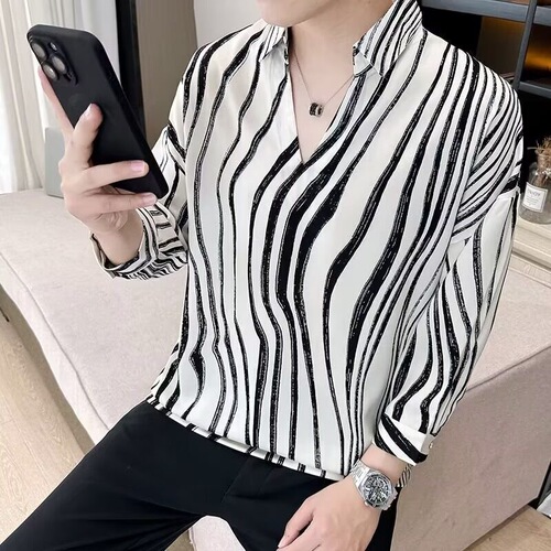 Men's V-neck Short-sleeve Ice Silk T-shirt, Summer Trendy Loose and Thin Collar Shirt Style, 7/8 Sleeve, Collarless T-shirt