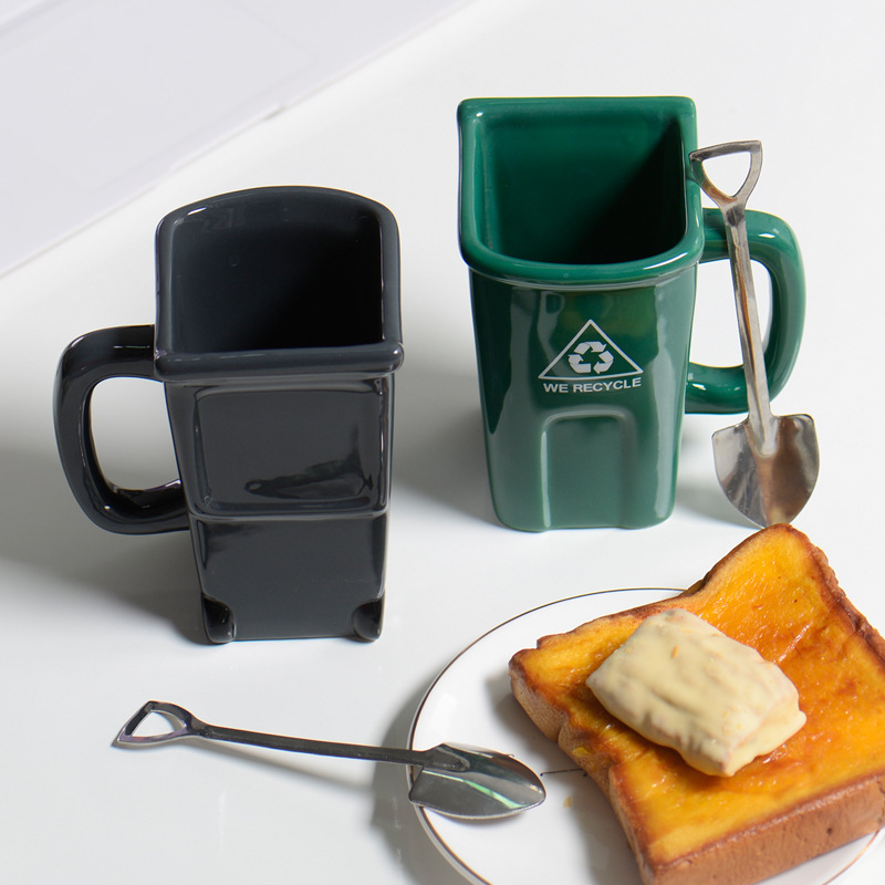 Estricta selección cuadrada de basura de cerámica taza verde reciclable taza de agua taza de café creativa con pala