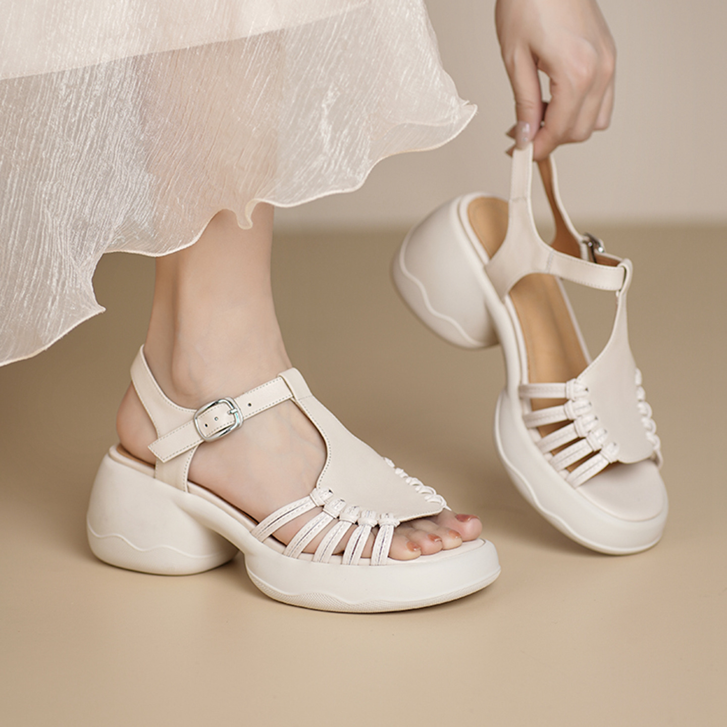 Sandal nữ đế dày quai ngang khóa chữ T dệt phong cách thể thao — đen