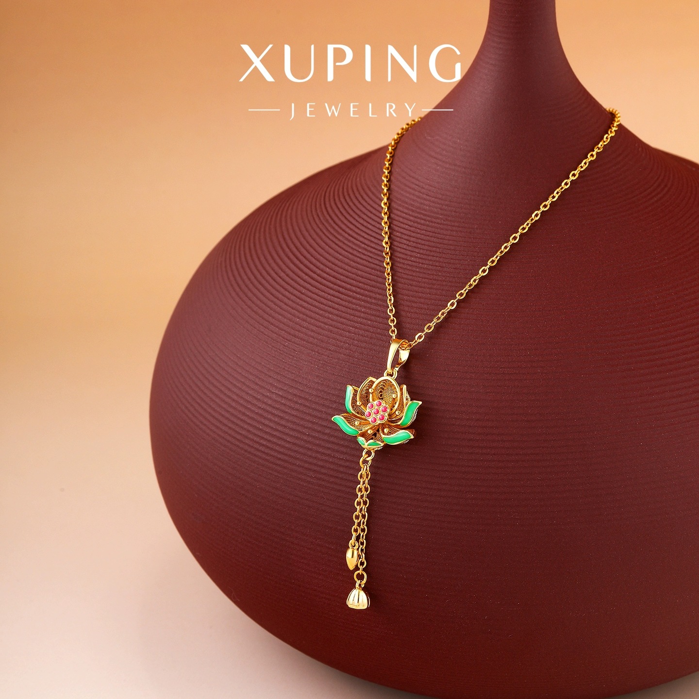 Xuping aleación de cobre galvanizado 24k serie de goteo de color temperamento elegante imitación de collar de lótus dorado