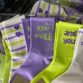 爱嘀嗒儿童袜潮袜棉紫色荧光绿字母卡通袜无骨高筒袜批发舒适